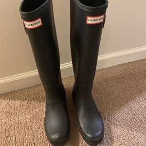 Hunter Rain Boots - women’s size 8, matte black